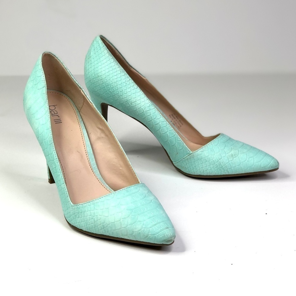 Bar III seafoam green faux crocodile pumps retro 1980s 8.5